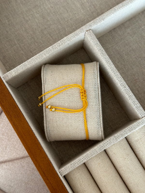 دستبند قلب و نقطه با بند بافت زرد